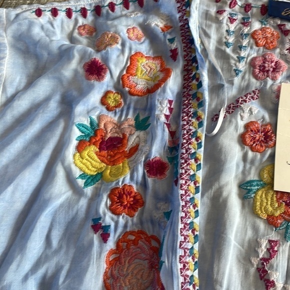 Francesca's Size Small Floral Embroidered Bohemian Style Kimono Top - Picture 5 of 8